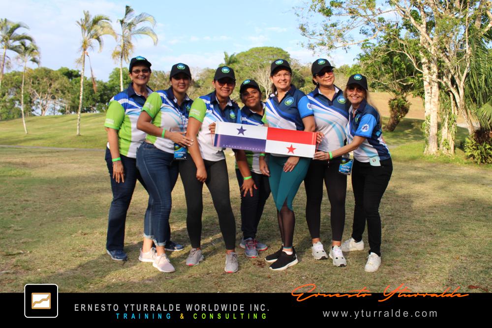 Team Building Corporativo LATAM desarrollando habilidades blandas en equipos empresariales