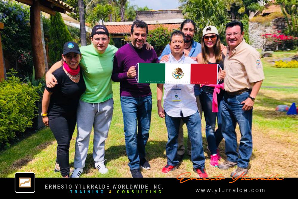 Team Building Corporativo LATAM con talleres de cuerdas bajas para desarrollo organizacional